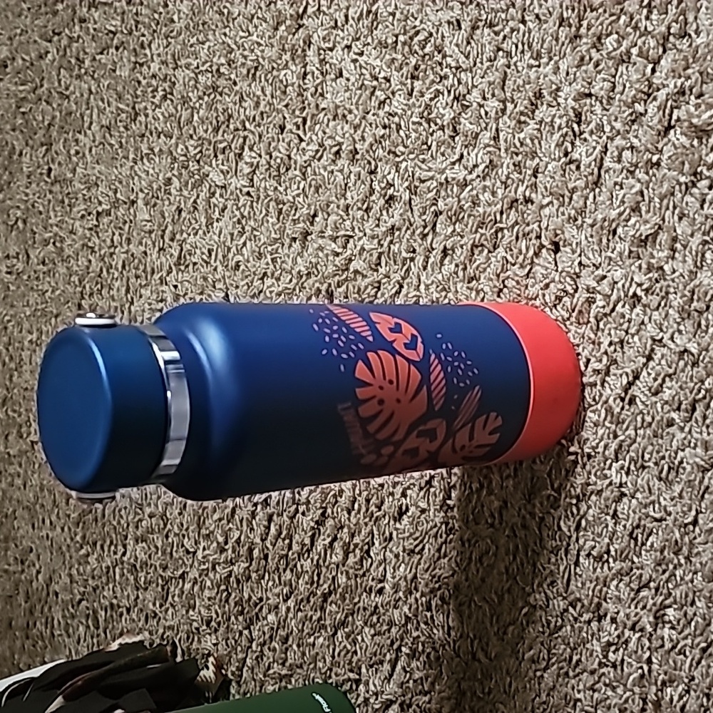 Hydroflask water bottle 40oz
